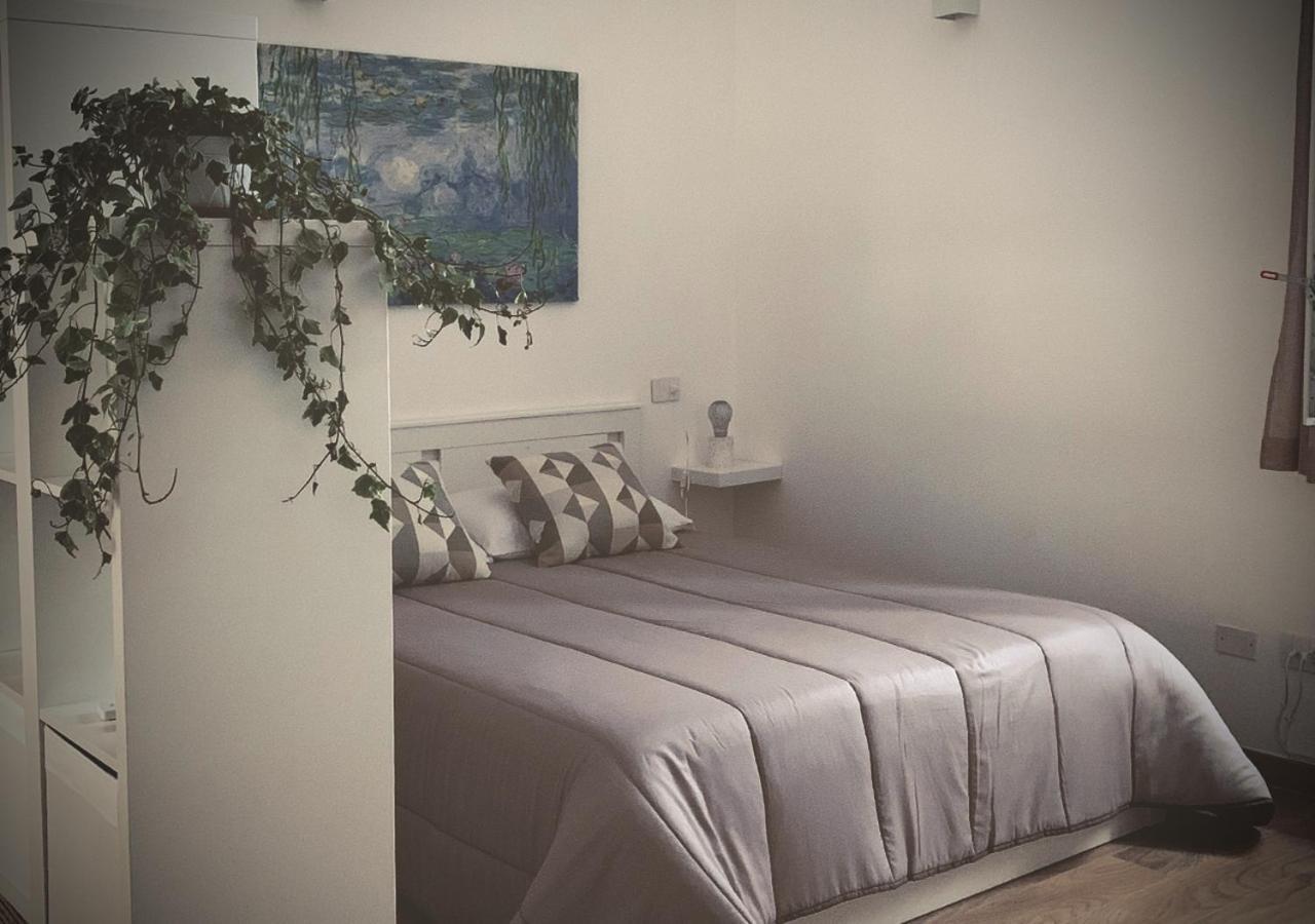 Satyria Apartments Taranto Luaran gambar